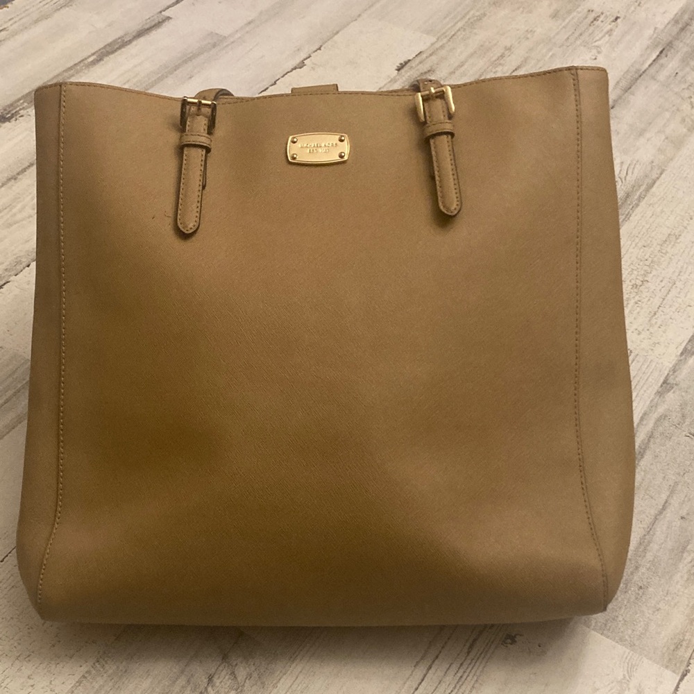 100% Authentic Micheal Kors JET Set XL Tote / Carry all